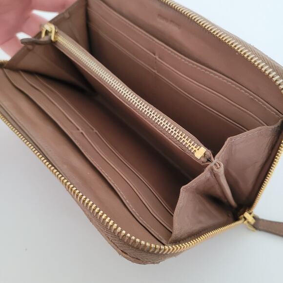 Miu Miu Wallet Matelasse Beige Large Accordion Card Holder Logo Leather Zip - Picture 5 of 10